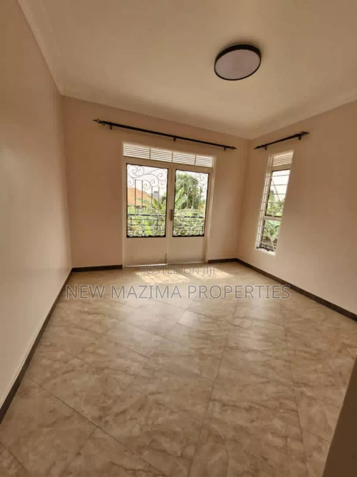 4bdrm Duplex in Kira Mamerito Rd, Central Division for sale