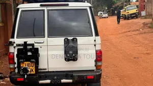 Toyota Landcruiser For Hire -rent Selfdrive/Chauffeured