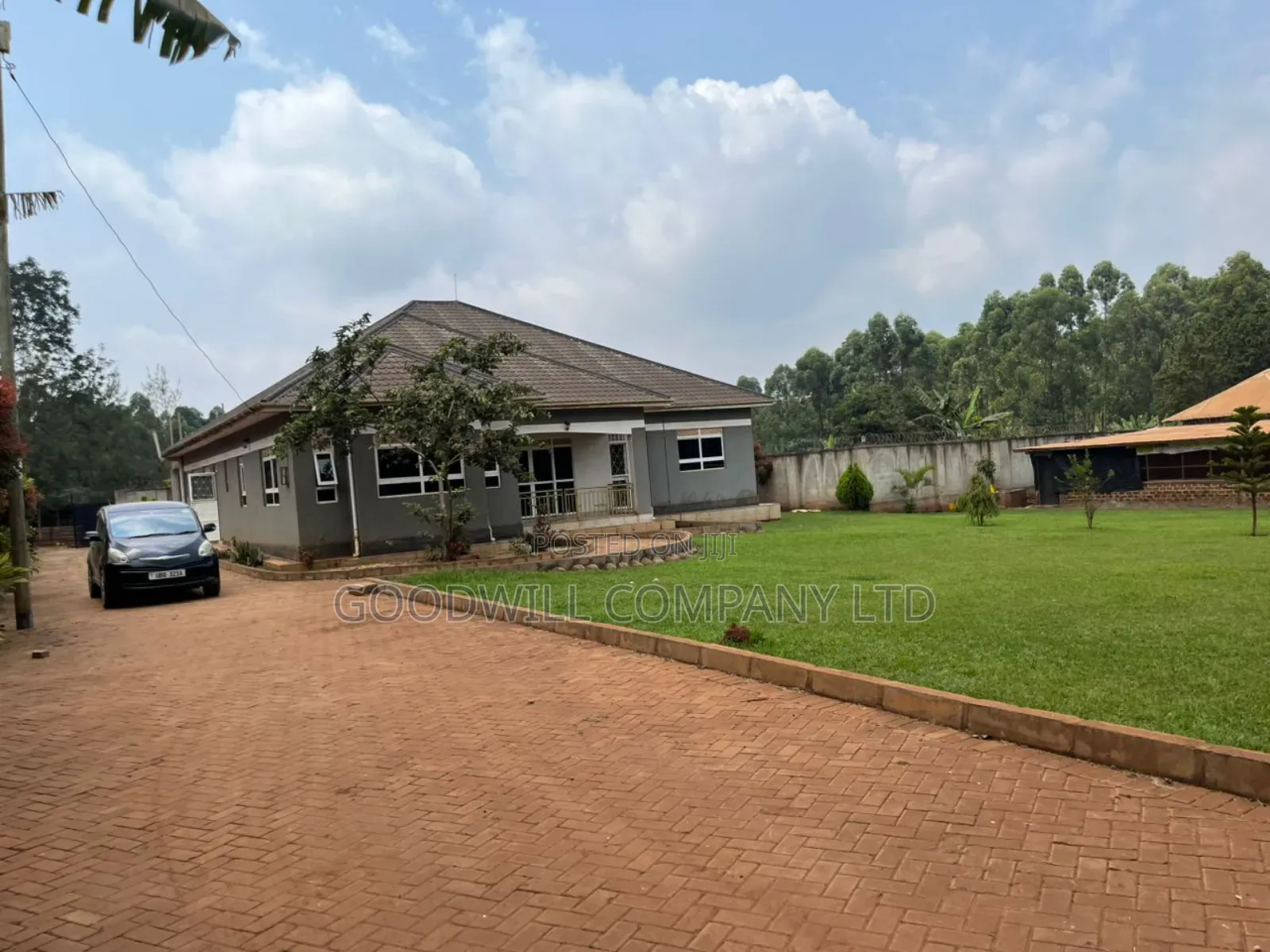 5bdrm House in Burondo Wakiso, Central Division for sale