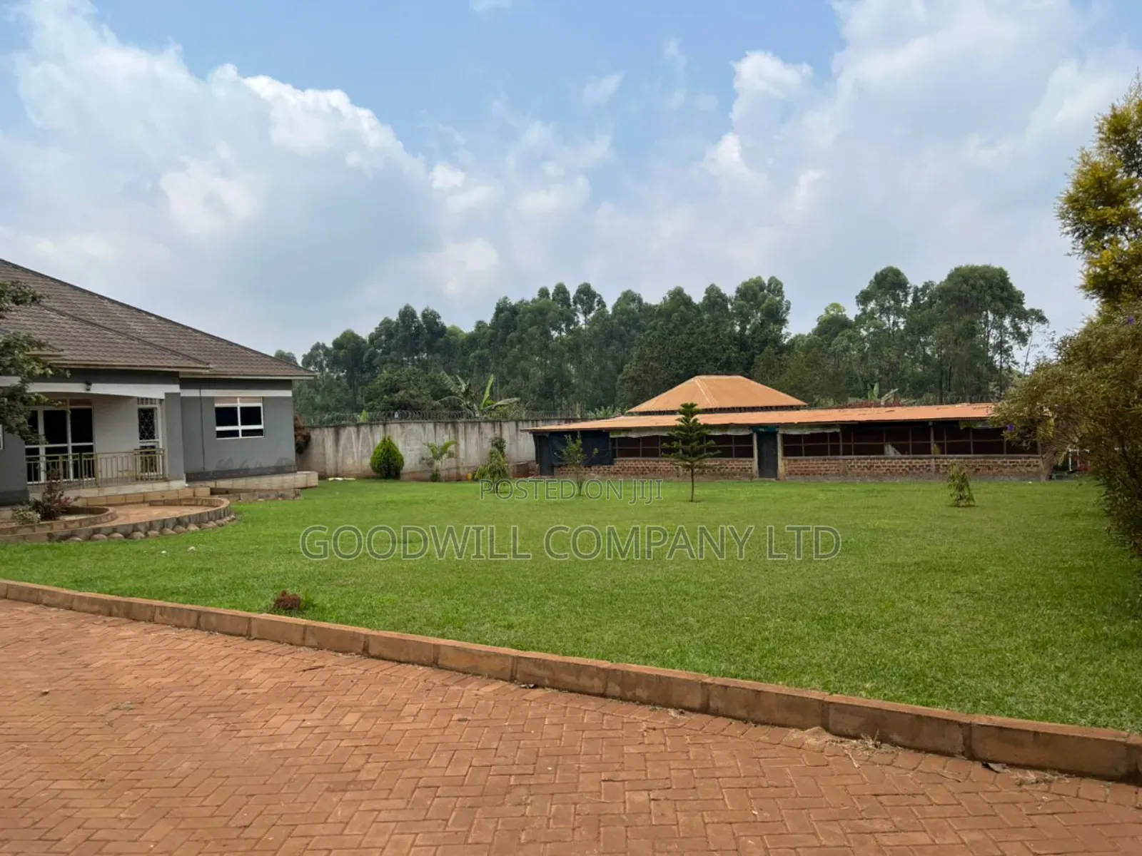 5bdrm House in Burondo Wakiso, Central Division for sale