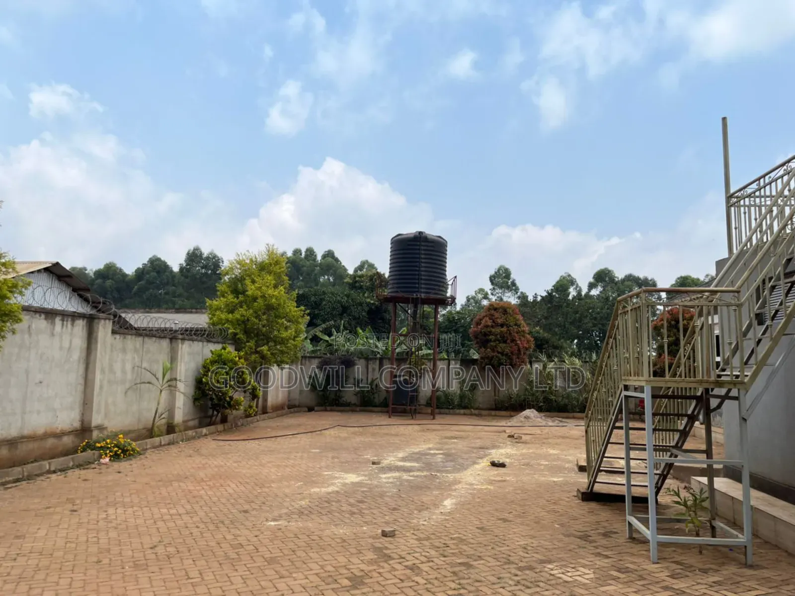 5bdrm House in Burondo Wakiso, Central Division for sale