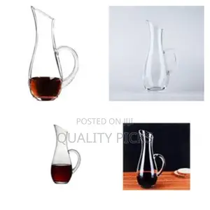 Elegant, High-Spirited Glass Decanter / Carafe, 900ml