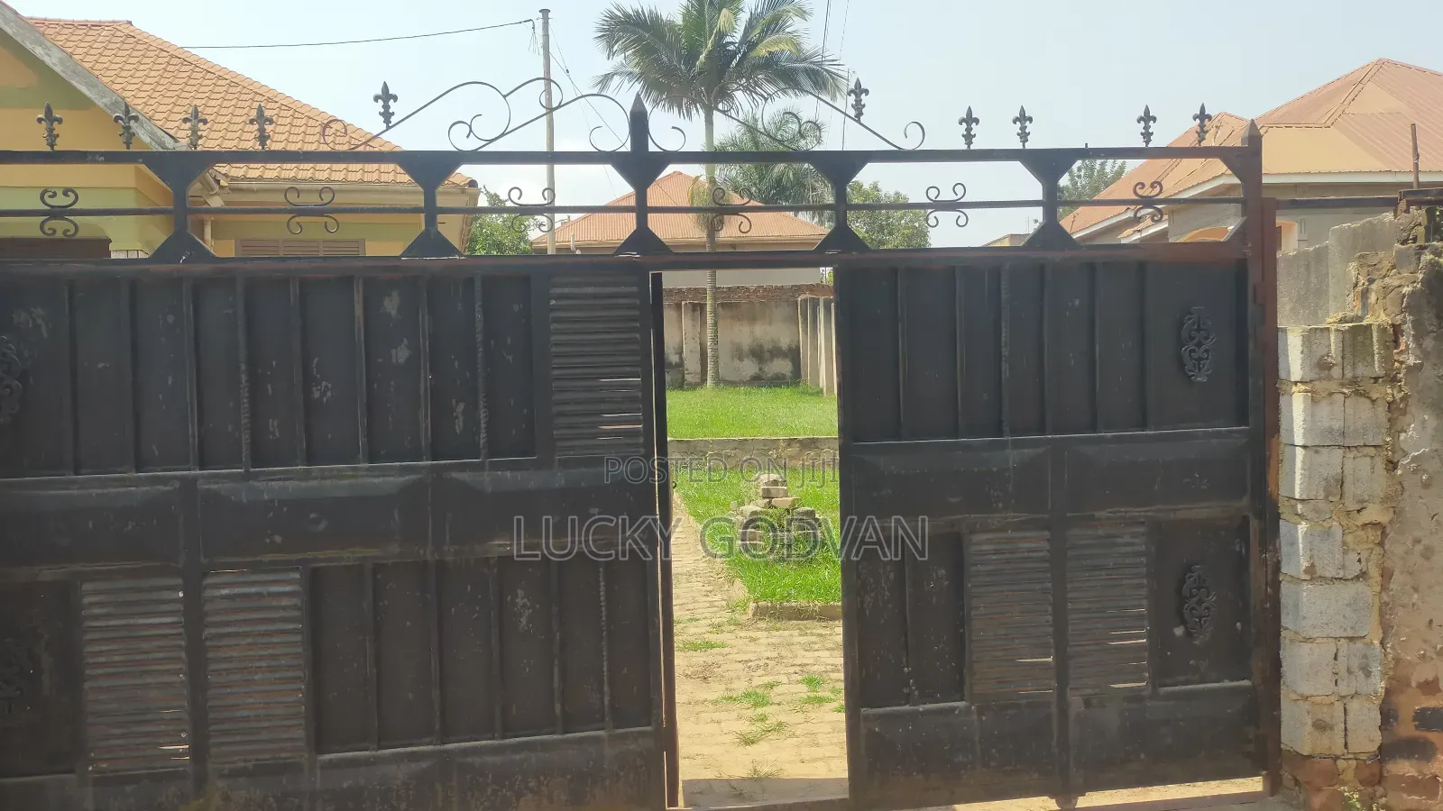 4bdrm Bungalow in Kira for sale