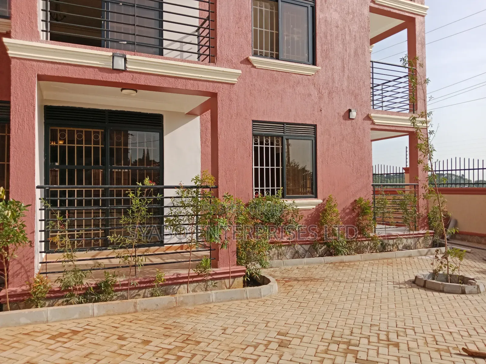 3bdrm Apartment in 3 Bedrooms, Central Division for rent