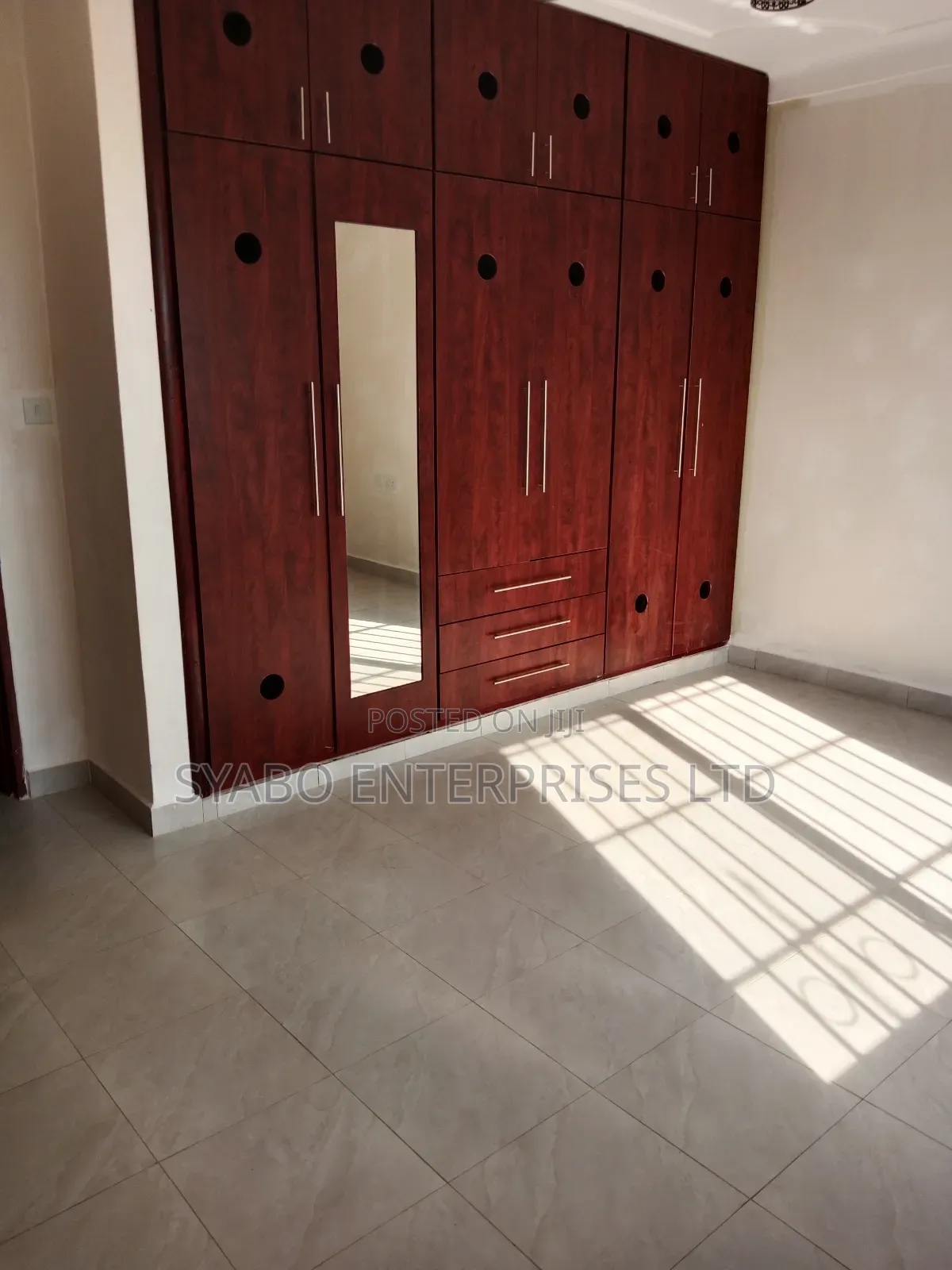 3bdrm Apartment in 3 Bedrooms, Central Division for rent