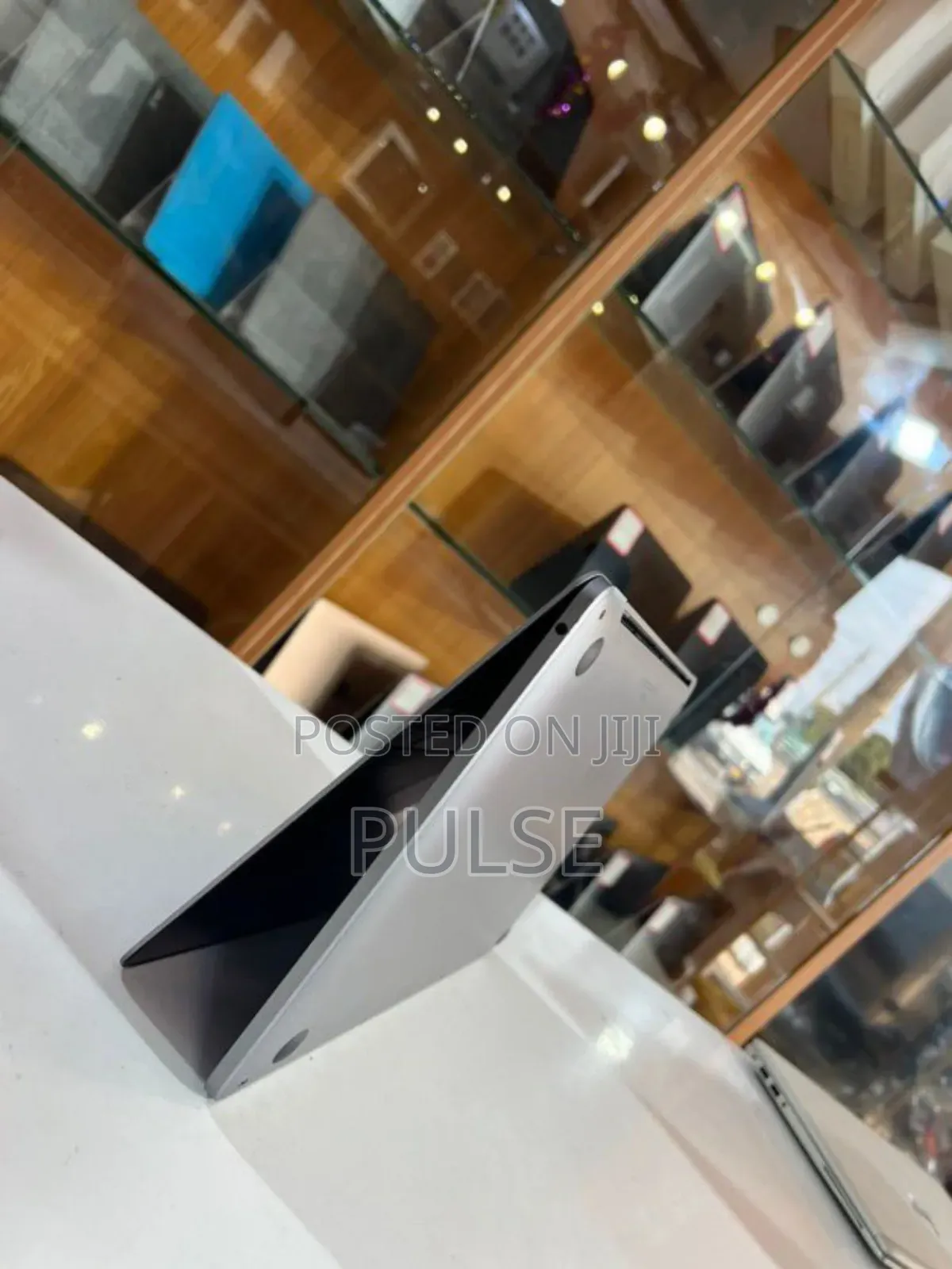 Laptop Apple MacBook Pro 2020 M1 8GB Apple M1 SSD 256GB