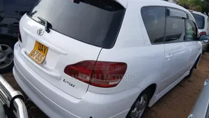 Toyota Ipsum 2004 White