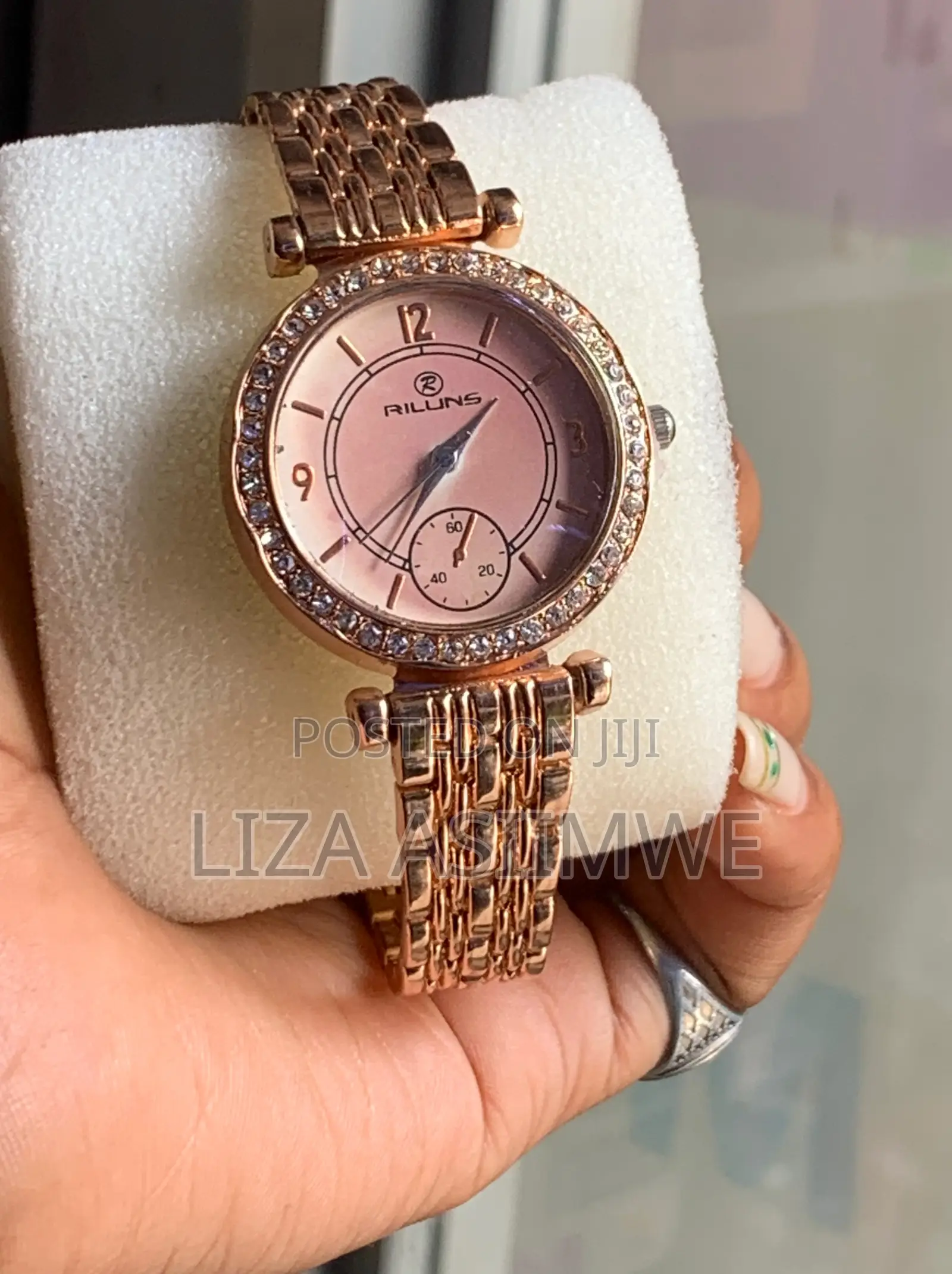Riluns Women's Rose Gold-Tone Watch With a Crystal-Set