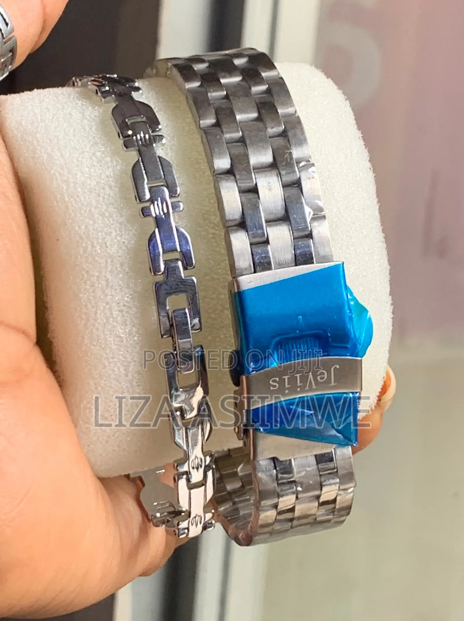 Jeviis Quartz Analog Watch and Matching Bracelet Set