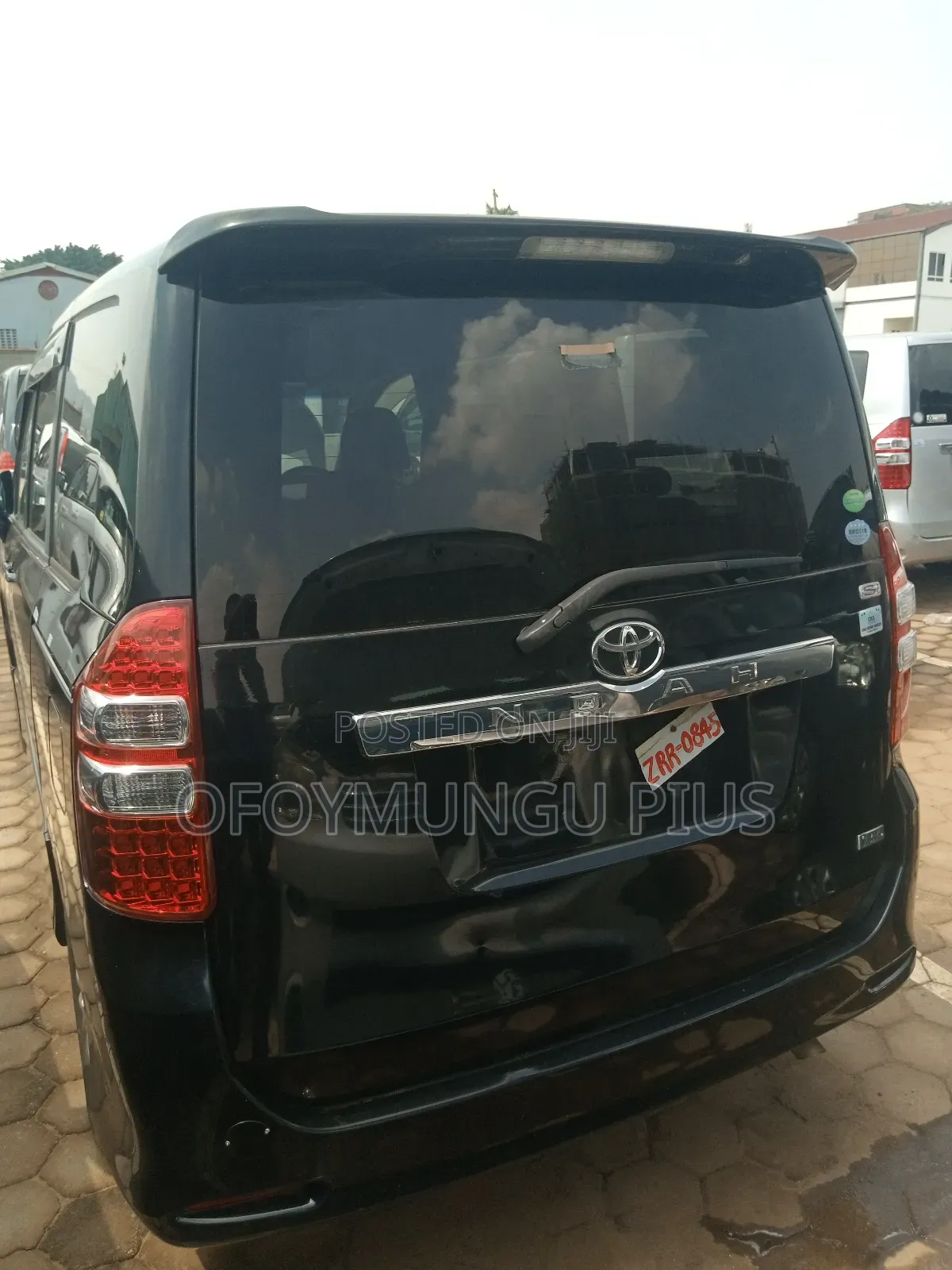 Toyota Noah 2012 Black