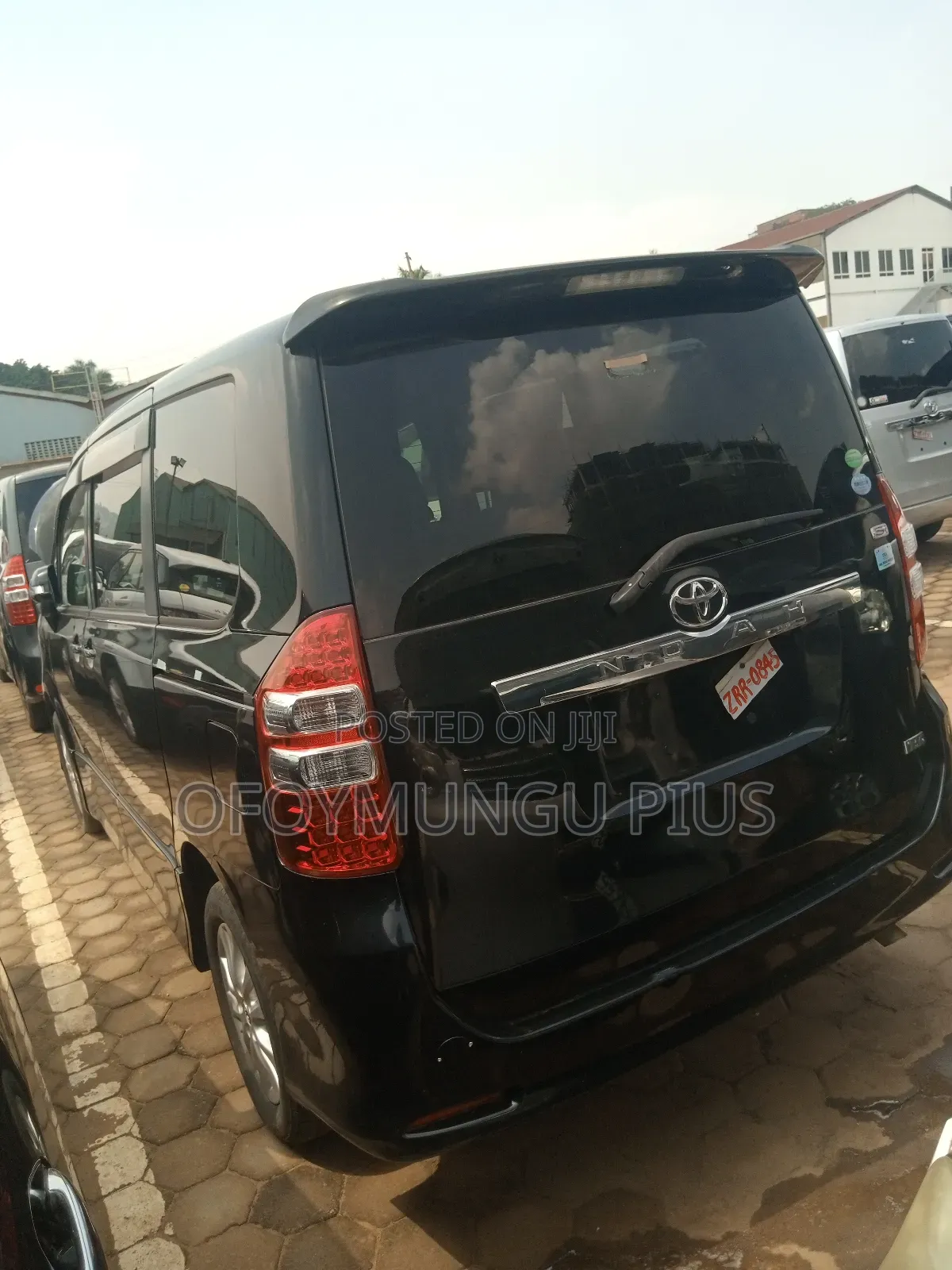 Toyota Noah 2012 Black