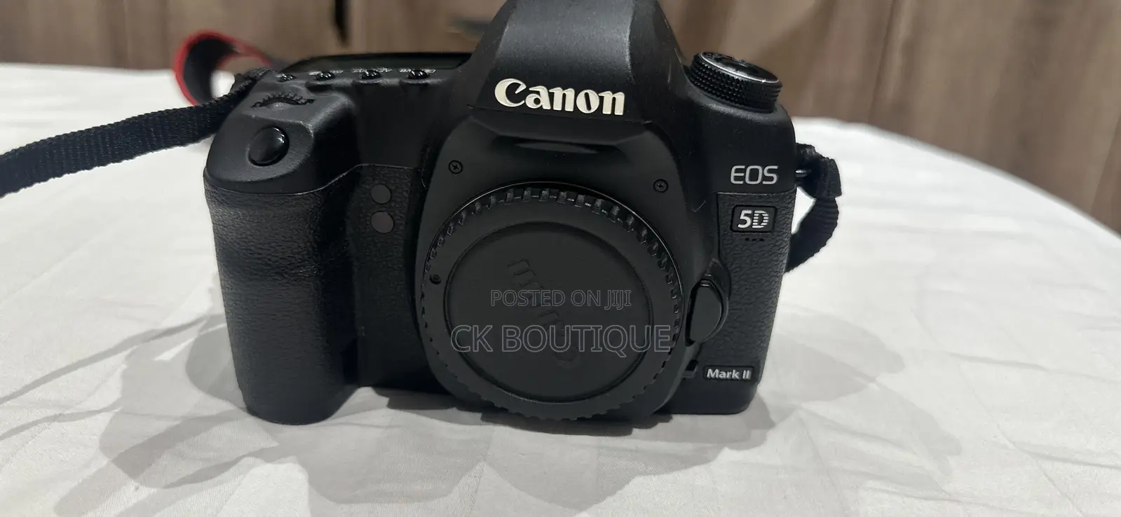 Canon Eos 5d Mark Ii Camera Body . It Comes With 28-105mm