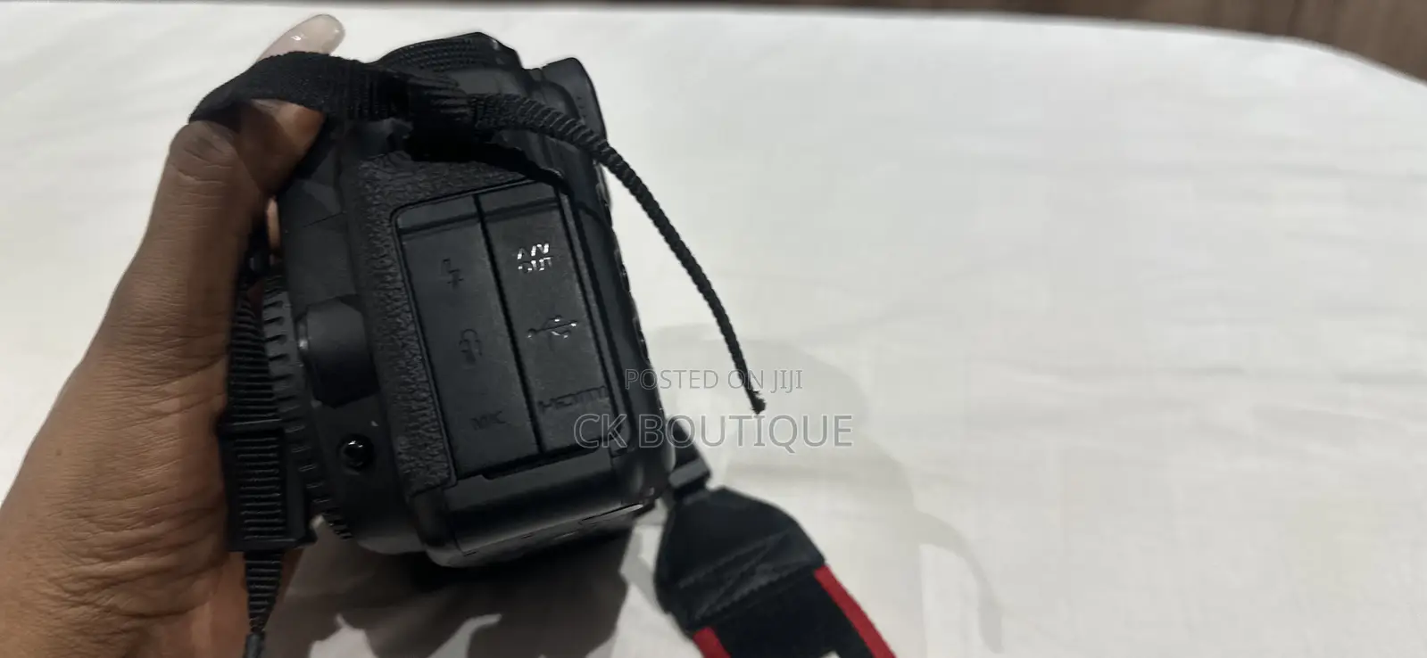Canon Eos 5d Mark Ii Camera Body . It Comes With 28-105mm