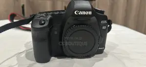 Canon Eos 5d Mark Ii Camera Body . It Comes With 28-105mm