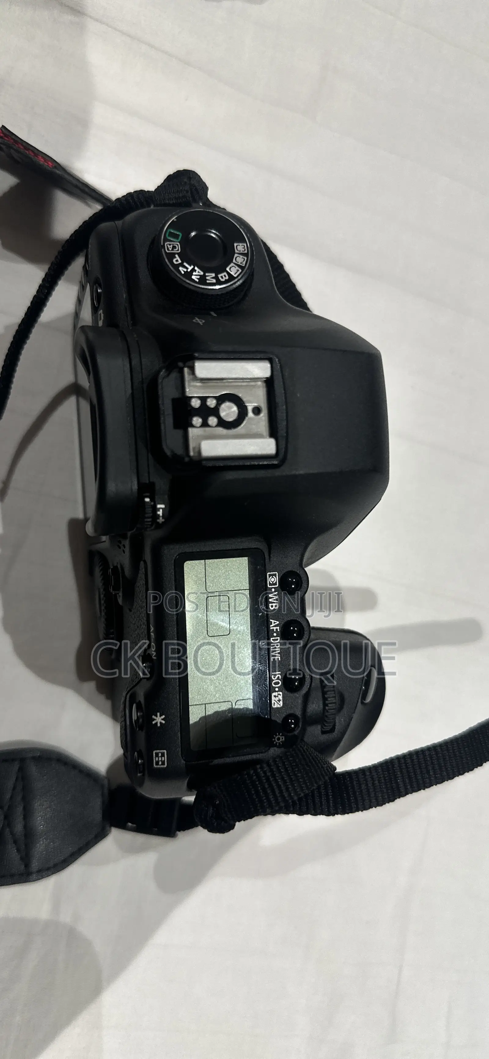 Canon Eos 5d Mark Ii Camera Body . It Comes With 28-105mm