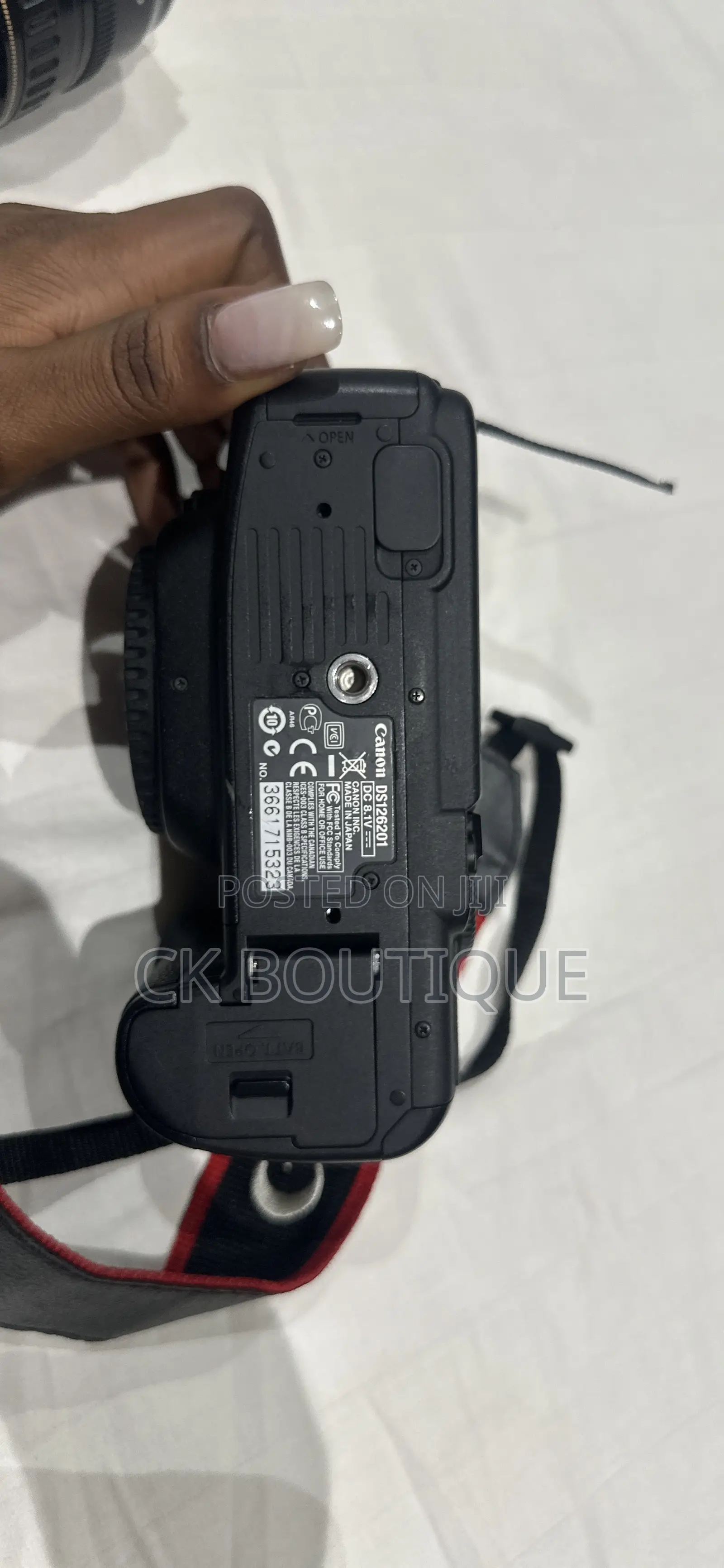 Canon Eos 5d Mark Ii Camera Body . It Comes With 28-105mm