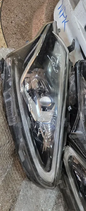 Toyota Sienta 2015 - 2018 Headlamp