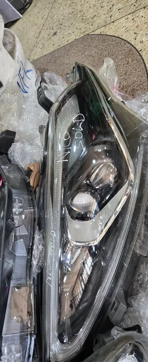 Toyota Sienta 2015 - 2018 Headlamp