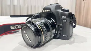 Canon Eos 5d Mark Ii Camera Body . It Comes With 28-105mm