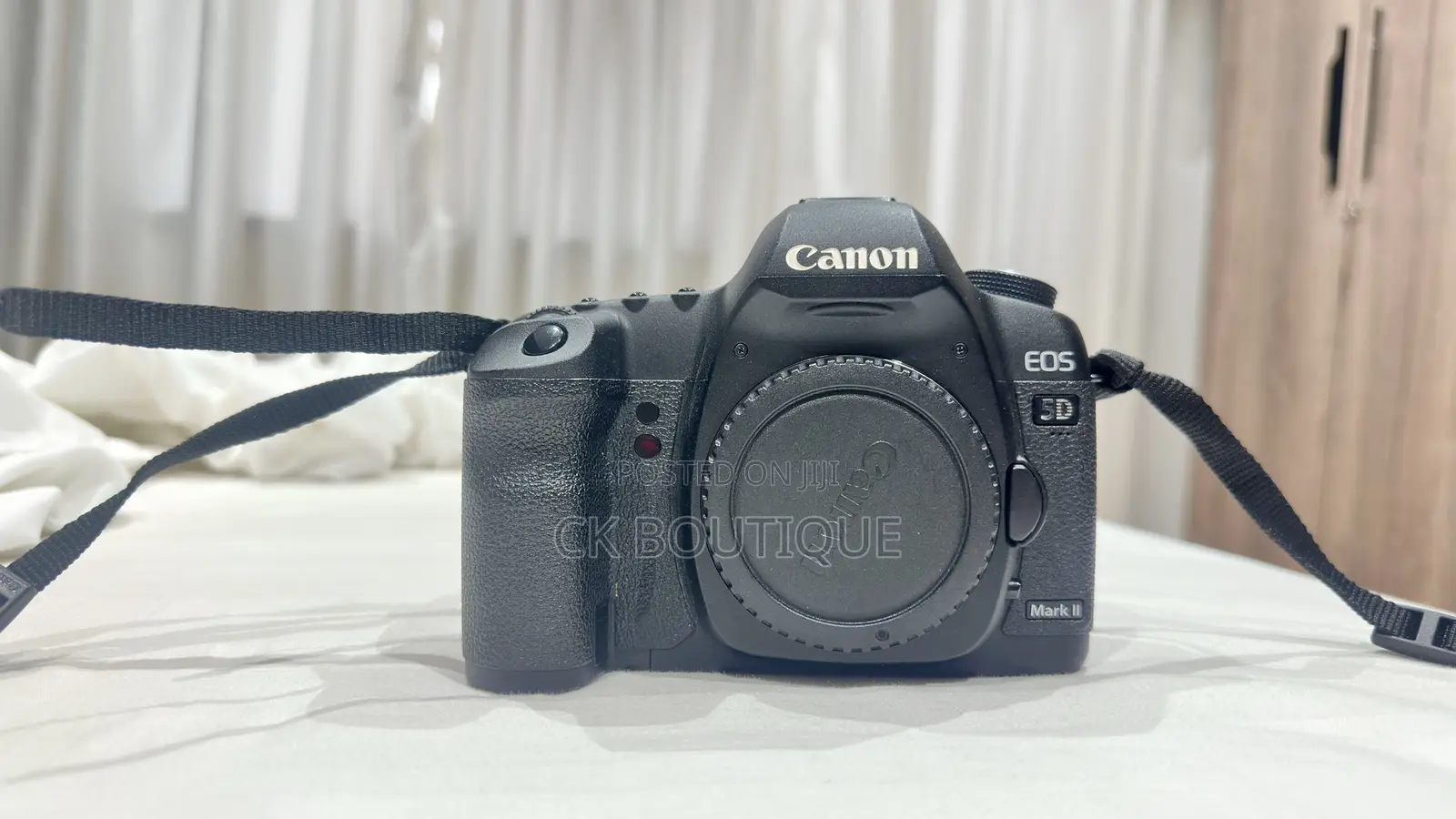 Canon Eos 5d Mark Ii Camera Body . It Comes With 28-105mm