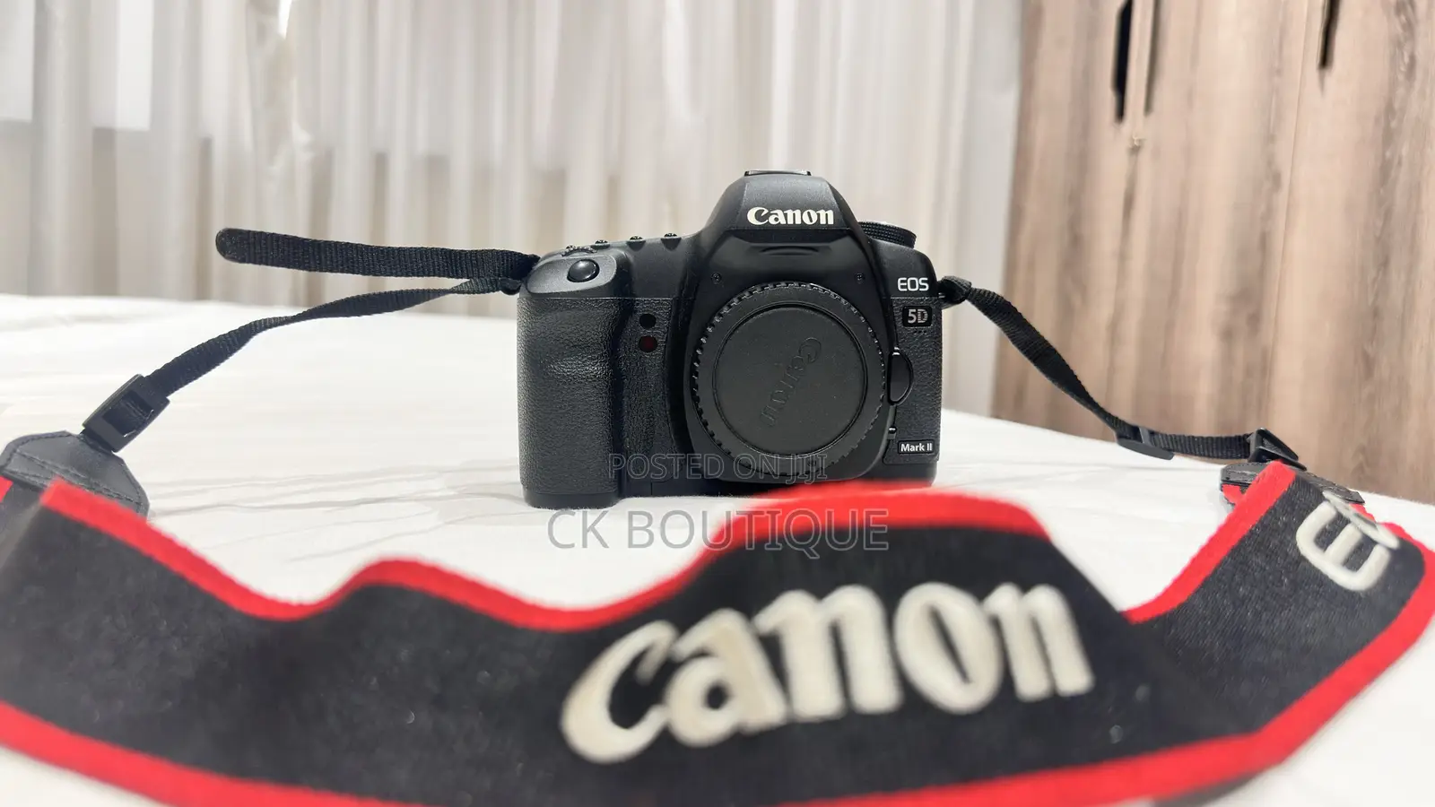 Canon Eos 5d Mark Ii Camera Body . It Comes With 28-105mm