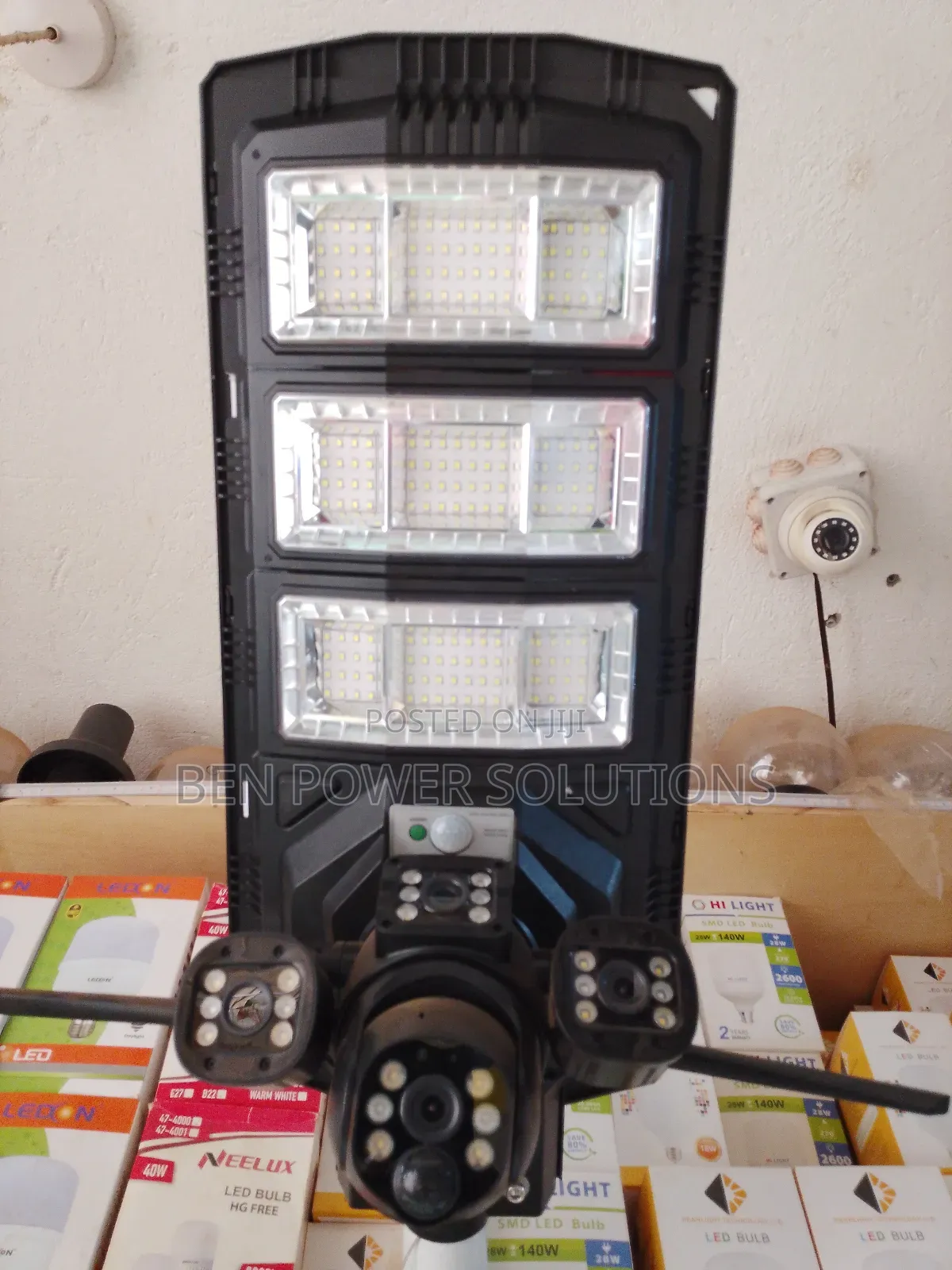 Ài Solar Camera+ Lighting 2 in 1 Street Light