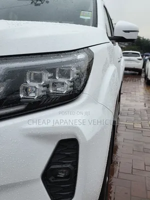 Nissan Navara 2022 White
