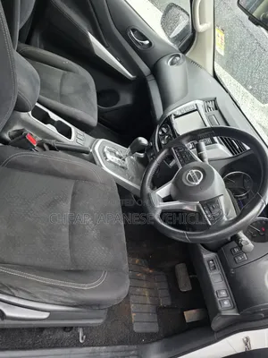 Nissan Navara 2022 White