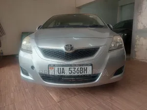 Toyota Belta 2011 Silver