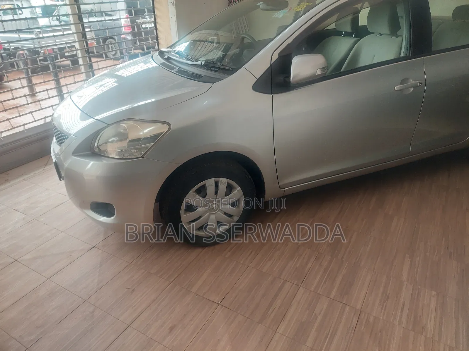 Toyota Belta 2011 Silver