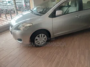 Toyota Belta 2011 Silver