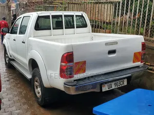 Toyota Hilux 2009 White
