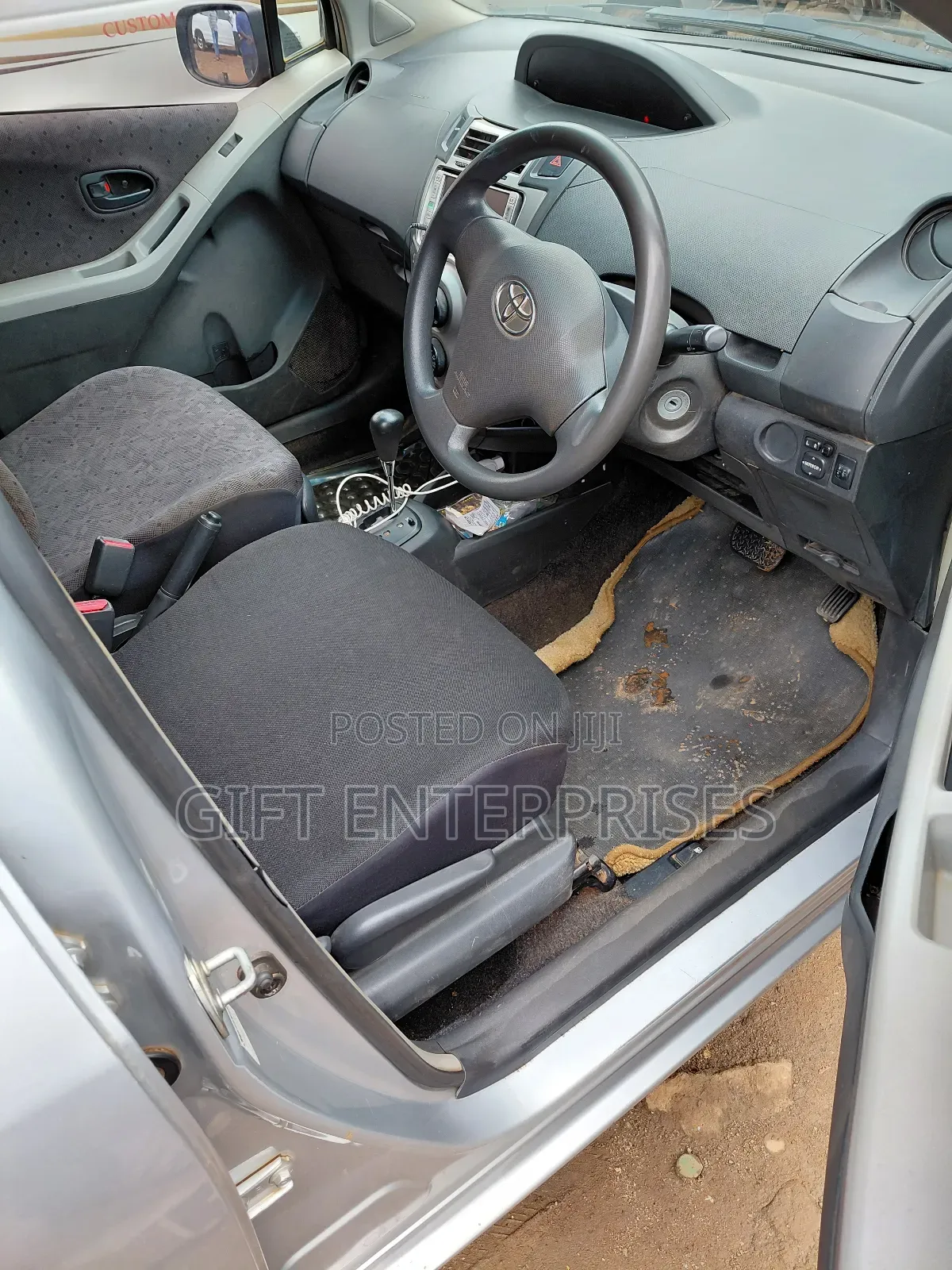 Toyota Vitz 2008 Silver