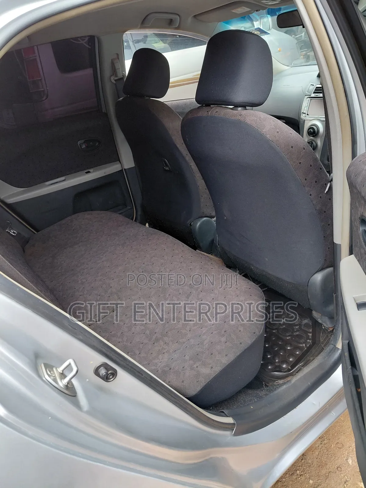 Toyota Vitz 2008 Silver