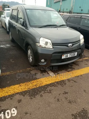 Toyota Sienta 2010 Gray