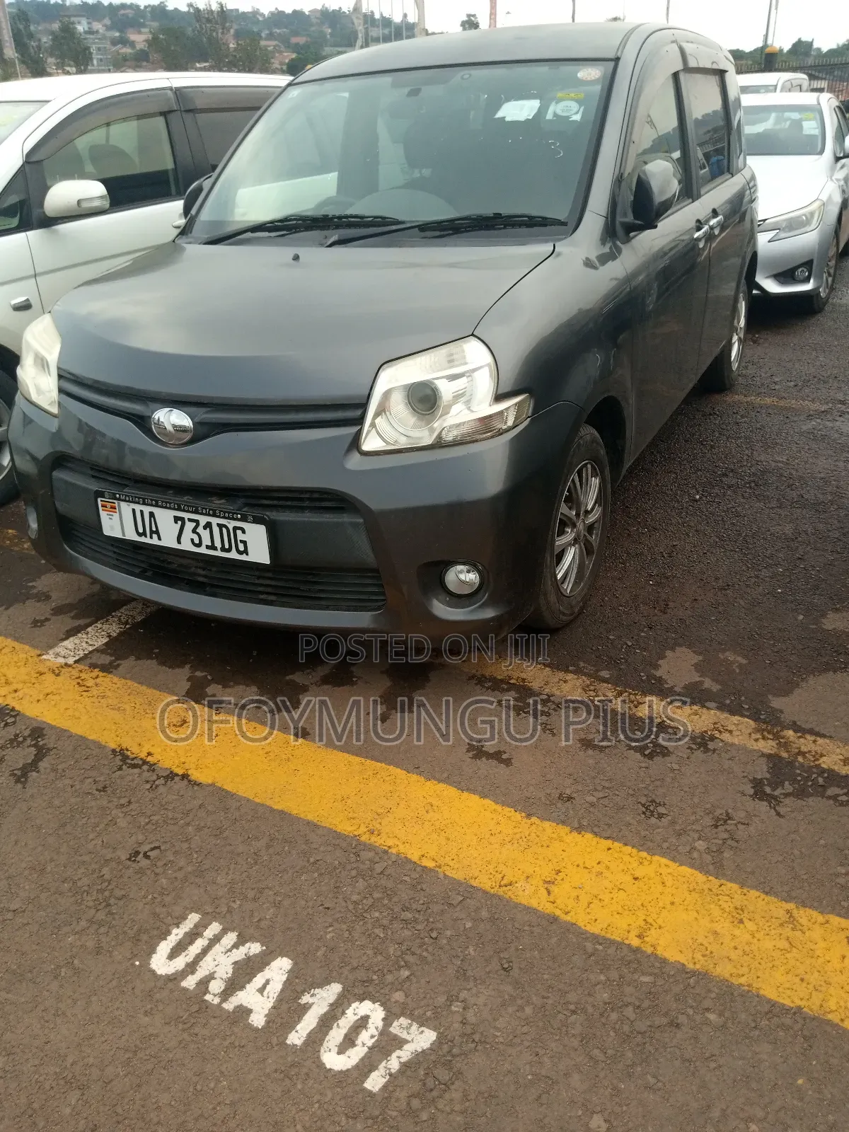 Toyota Sienta 2010 Gray