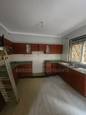 5bdrm House in Makindye for rent