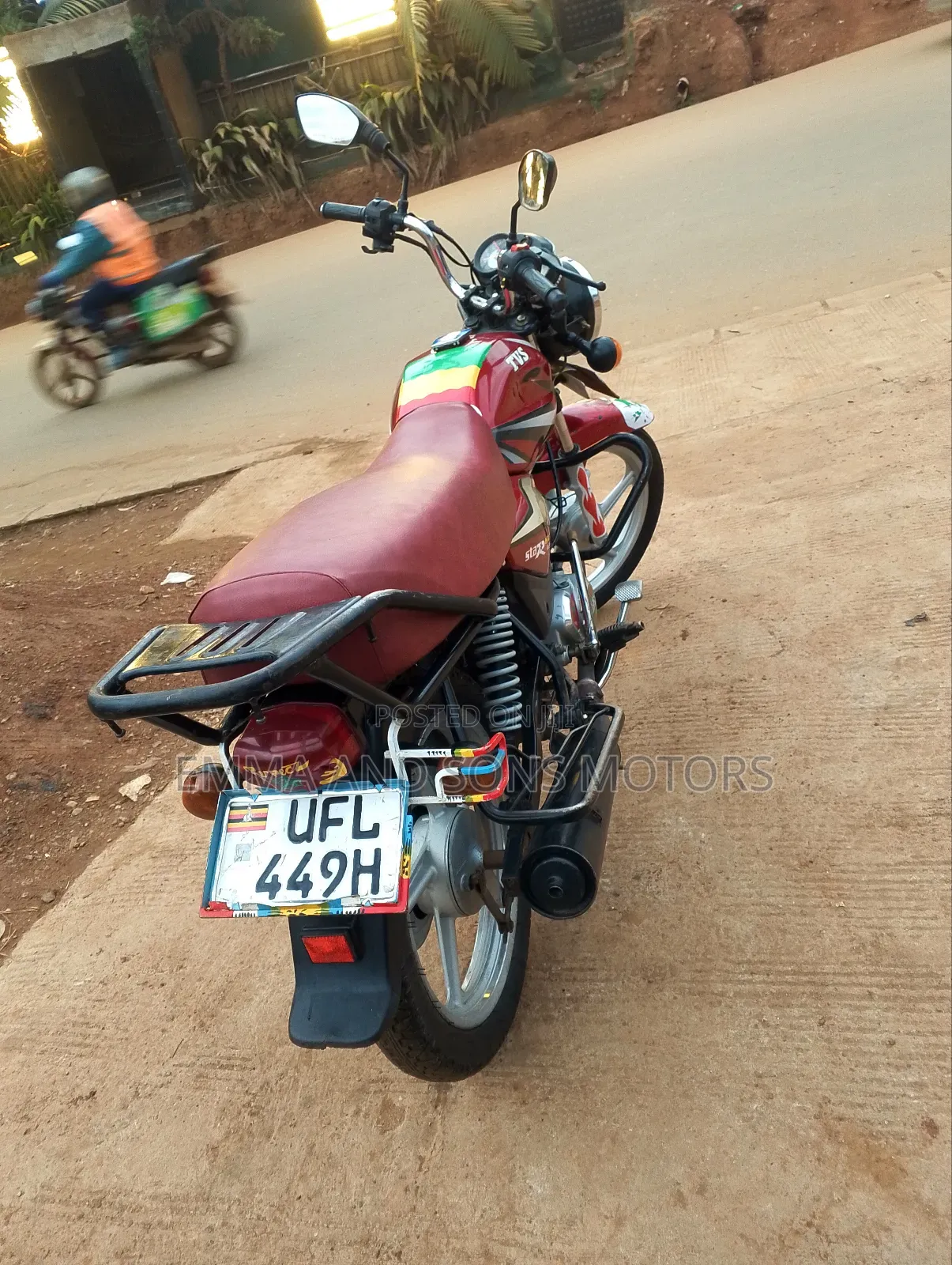 TVS HLX 125 2022 Red