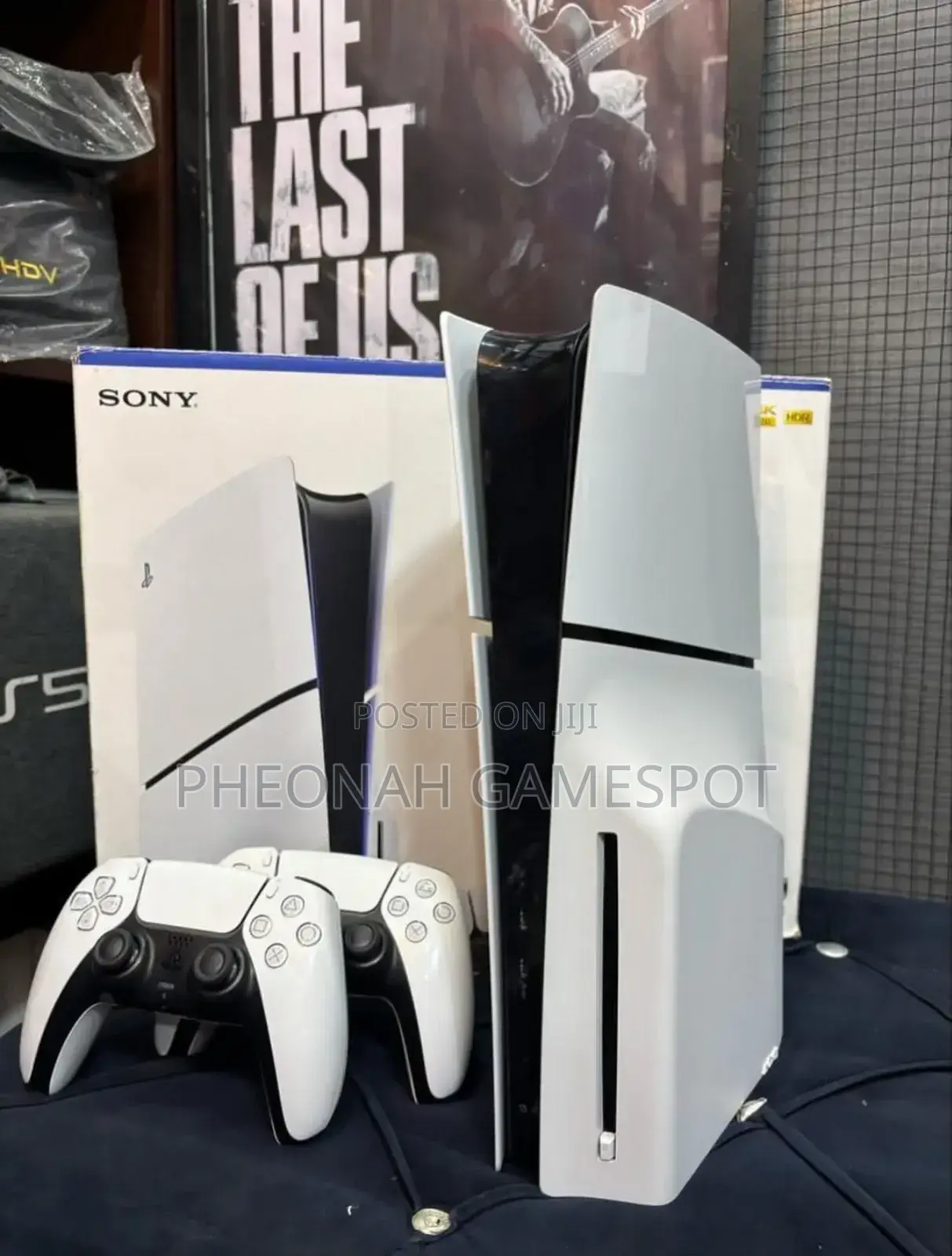 Ps5 Slim Uk Used: Game and 2 Controllers Included.