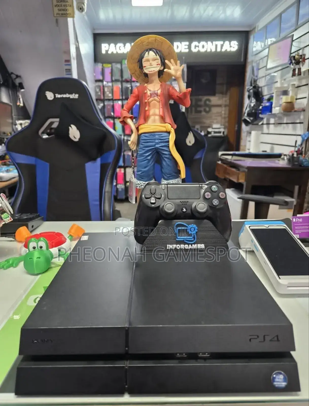Playstation 4 Standard: 13 Games and 2 Pads. Two People Can Play Now