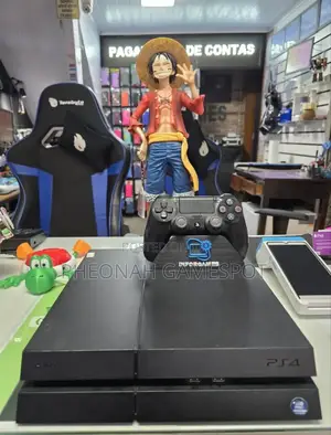 Playstation 4 Standard: 13 Games and 2 Pads. Two People Can Play Now