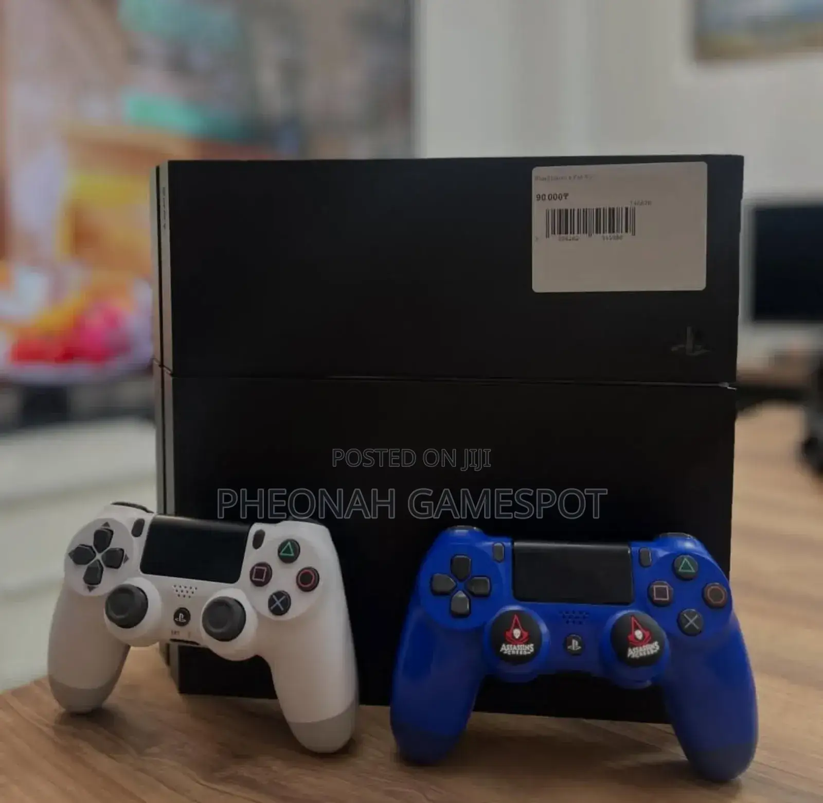 Playstation 4 Standard: 13 Games and 2 Pads. The Bundle Is Very Clean