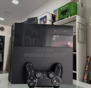 Playstation 4 Standard: 13 Games, 2 Pads. Fc26, Gta 5. Nice Condition