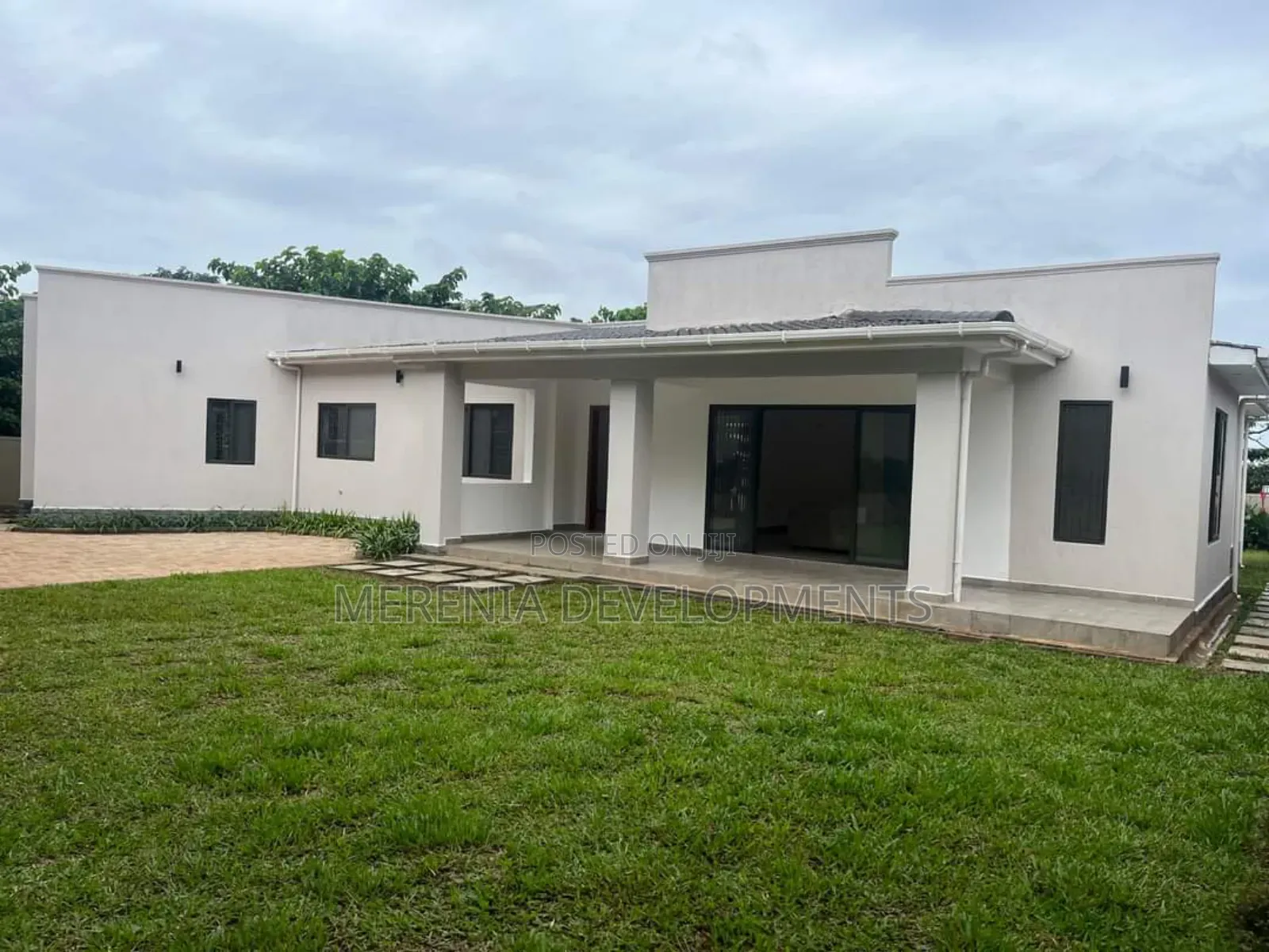 3bdrm Bungalow in Bugoloobi, Nakawa for sale
