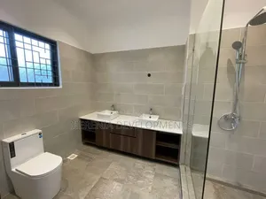 3bdrm Bungalow in Bugoloobi, Nakawa for sale