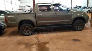Toyota Hilux 2.5 D-4D Double Cab 4x4 SRX 2007 Gray