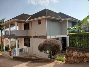 4bdrm House in Seguku, Wakiso / Wakiso for sale