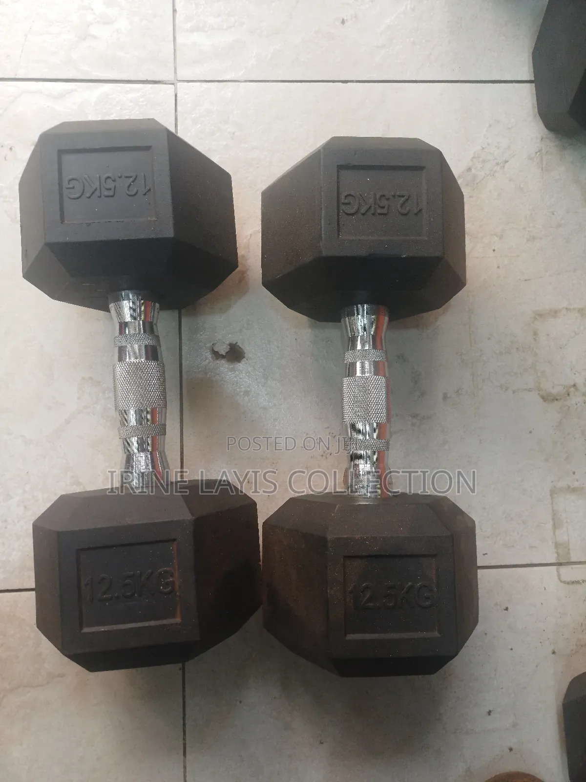 12.5kg Rubber-Coated Cast Iron Hex Dumbbells.