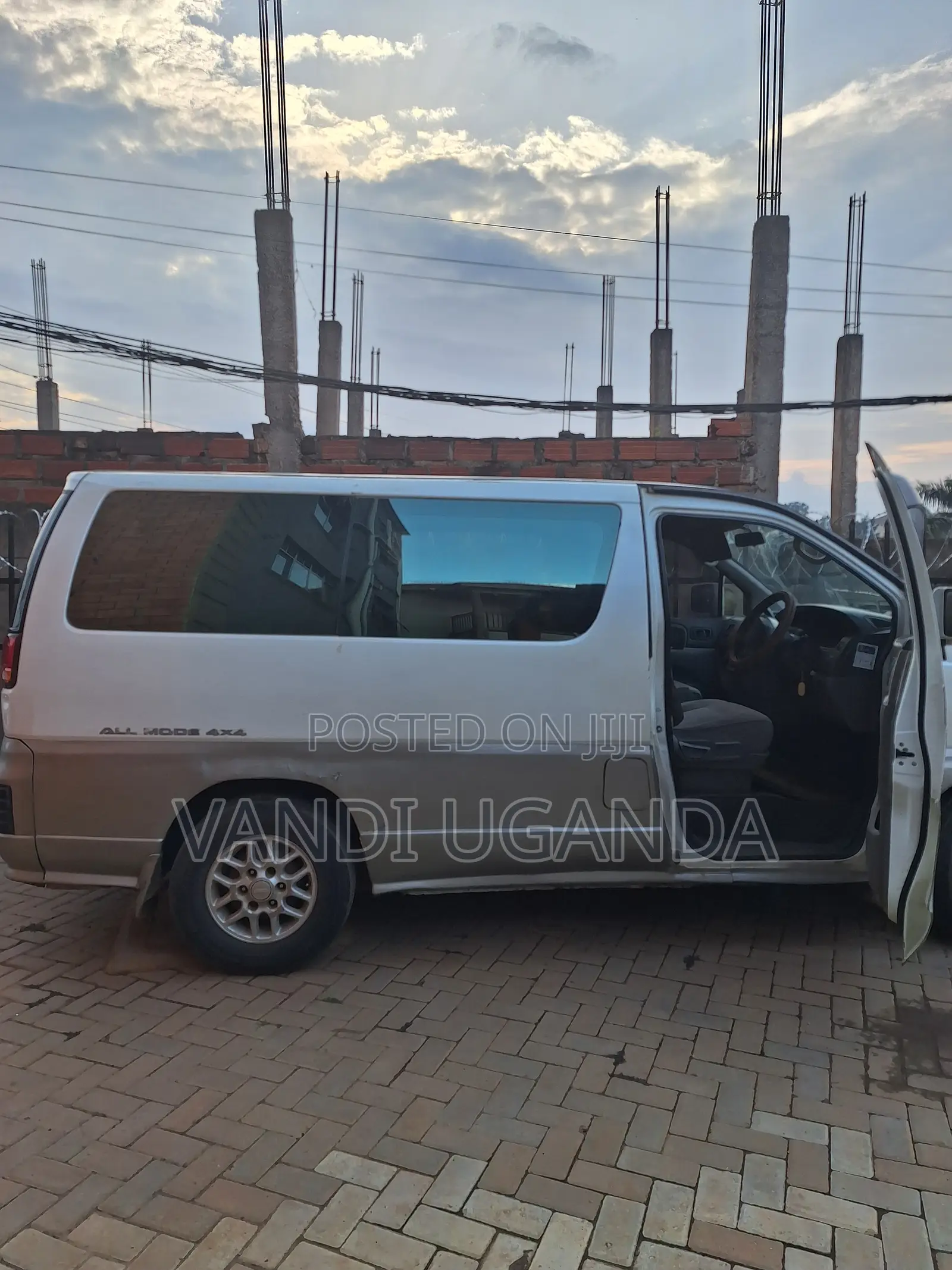Nissan Elgrand 3.3 1997 Silver