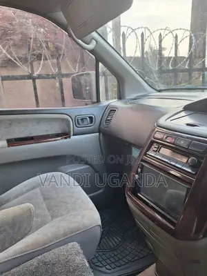 Nissan Elgrand 3.3 1997 Silver